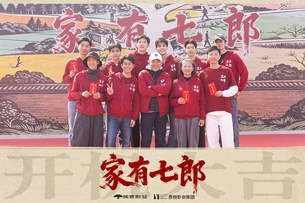 16-父母与七郎全家福合影.jpg