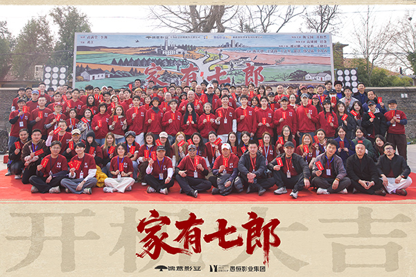 18-剧组全体合影.jpg
